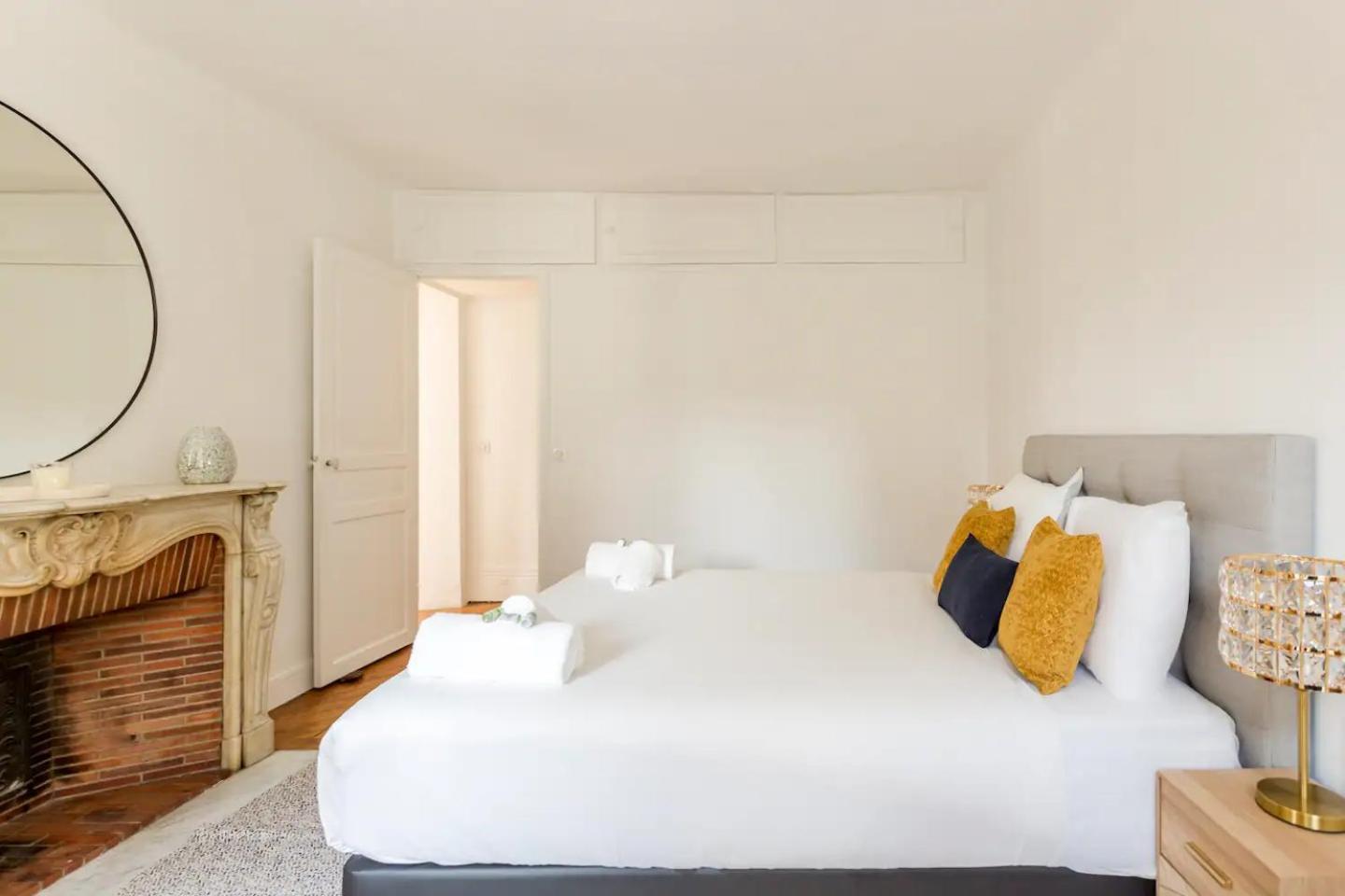 8P - 3Br Le Marais Spacious - Central - Historic Apt Paris Bagian luar foto