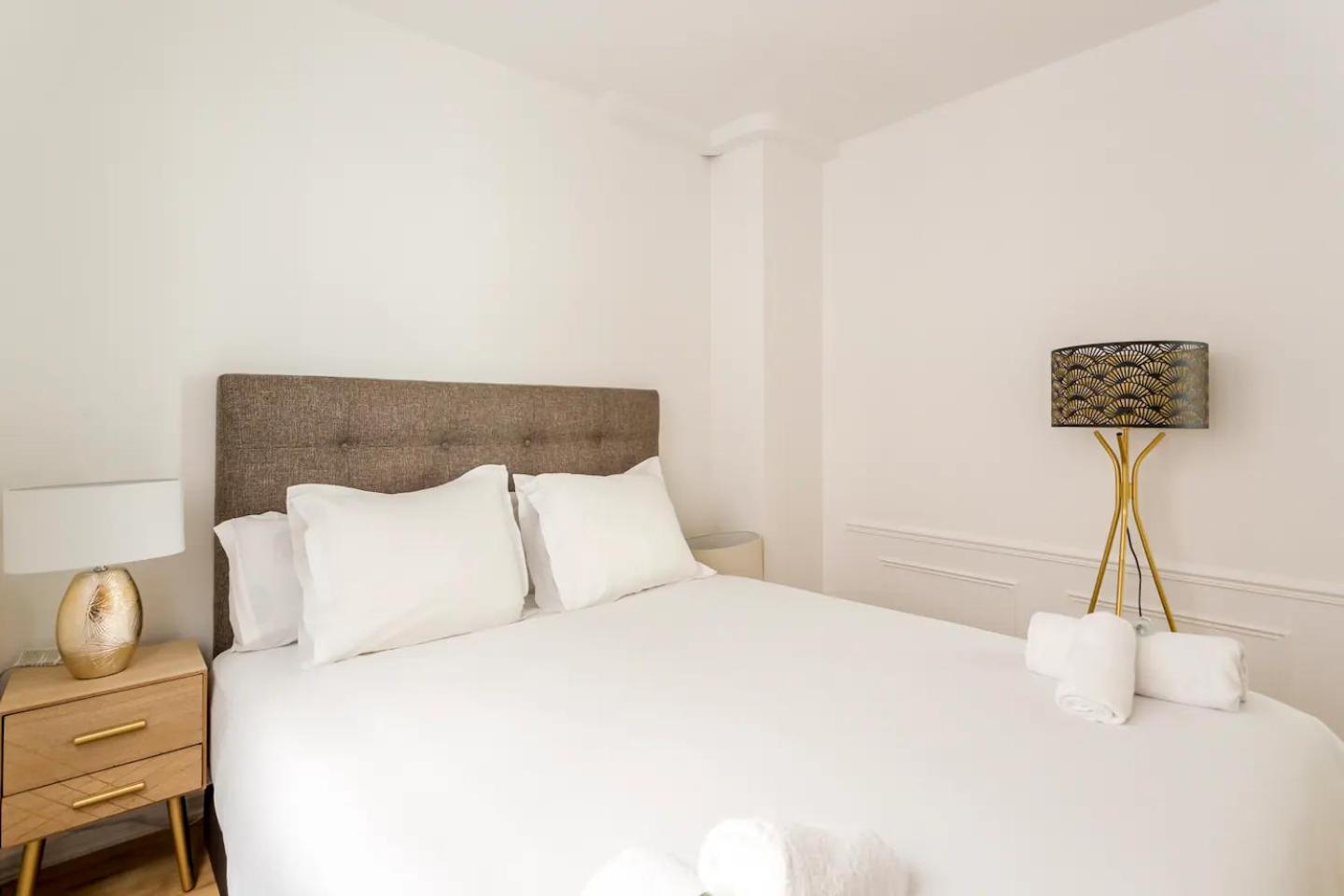 8P - 3Br Le Marais Spacious - Central - Historic Apt Paris Bagian luar foto