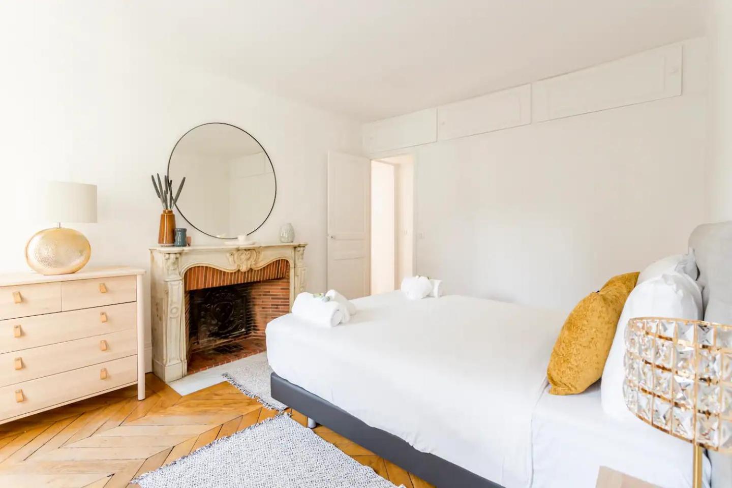 8P - 3Br Le Marais Spacious - Central - Historic Apt Paris Bagian luar foto