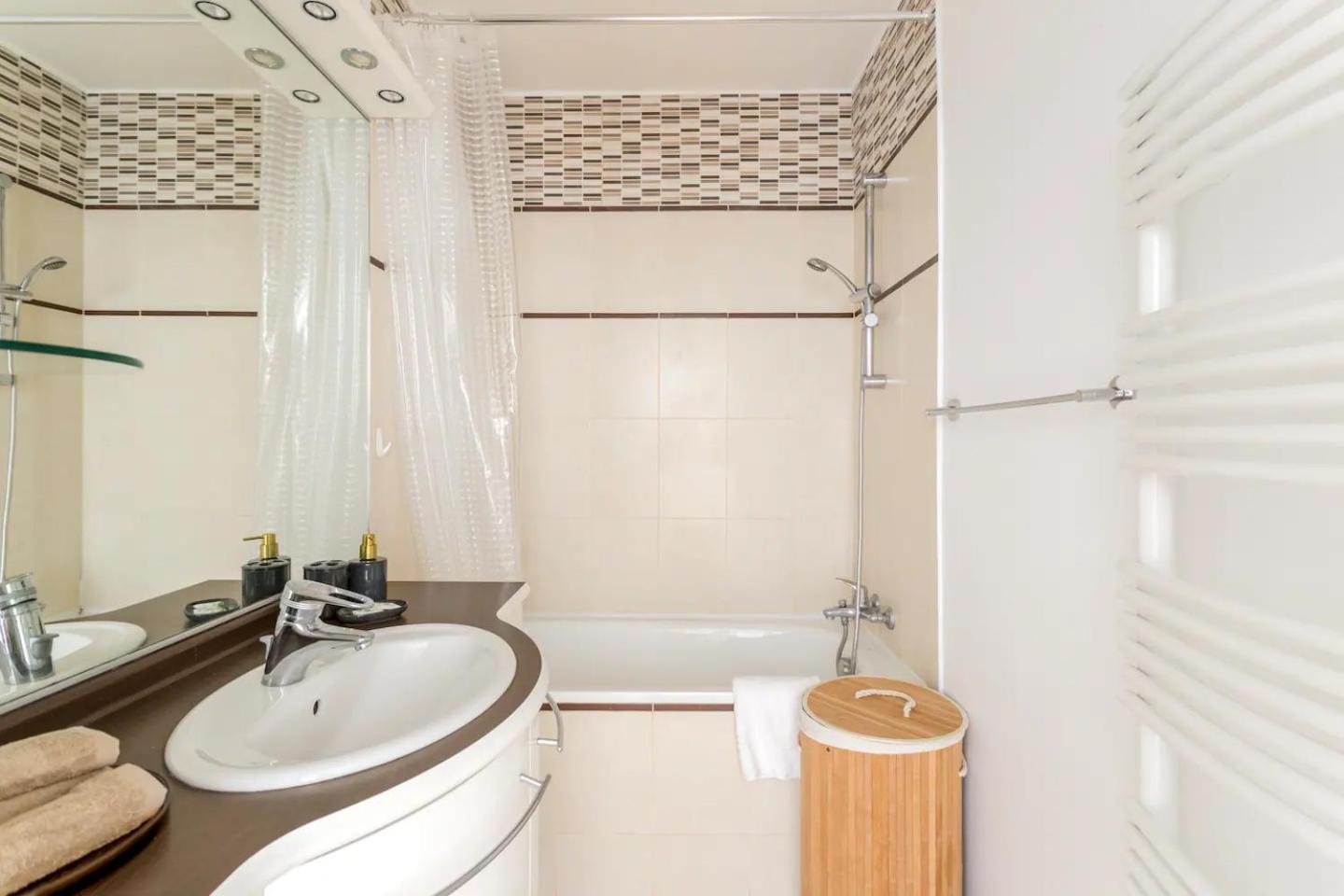 8P - 3Br Le Marais Spacious - Central - Historic Apt Paris Bagian luar foto